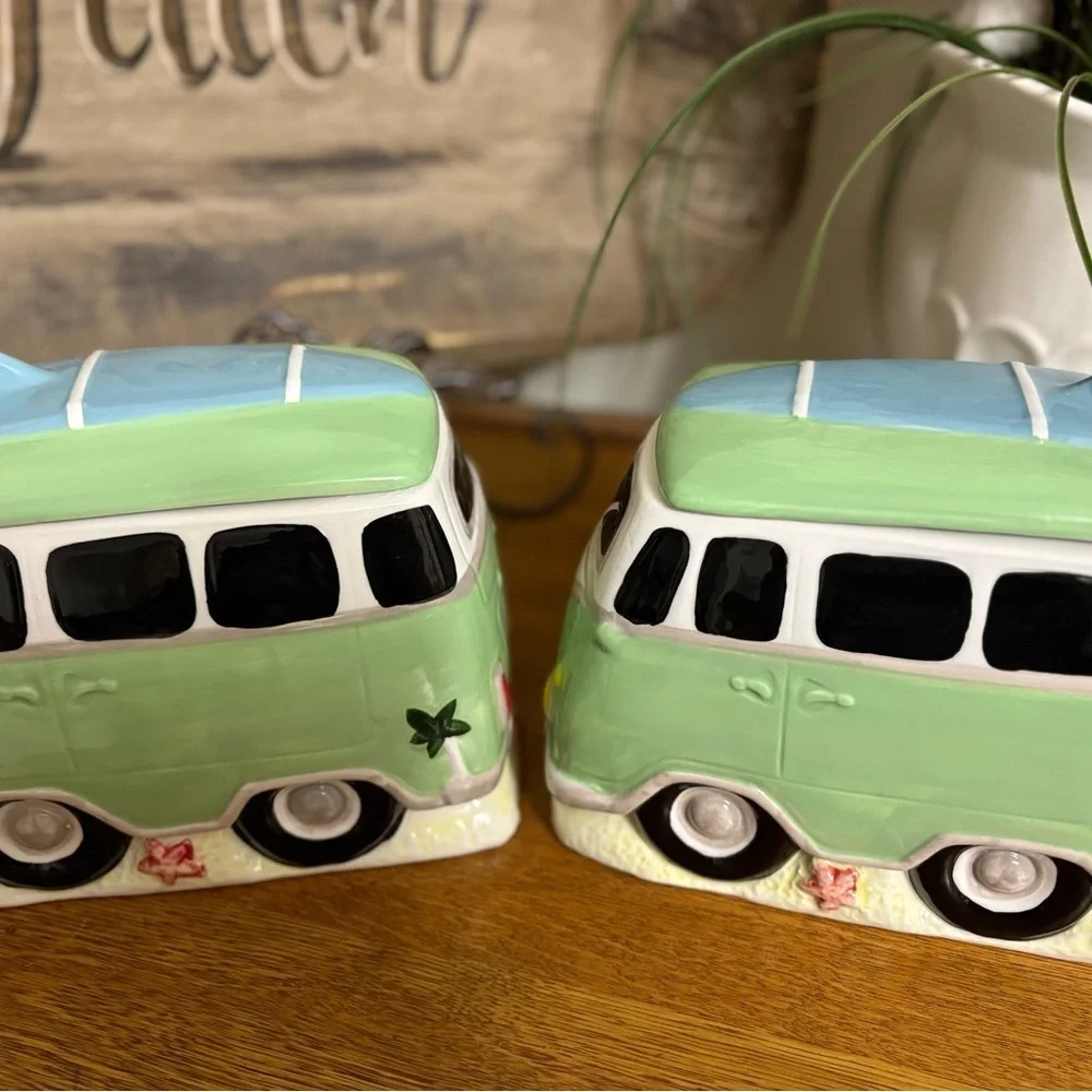 2 - Young’s Inc Ceramic Cookie Jars/ Storage Canisters - Picture 3 of 13